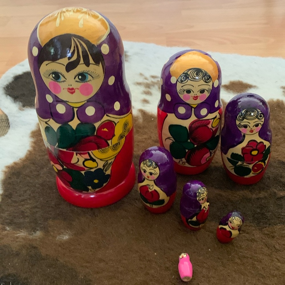 Nesting dolls, 6 with baby